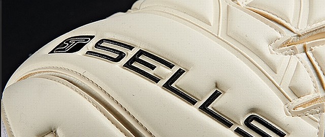 Sells zrobił niezwykłe rękawice