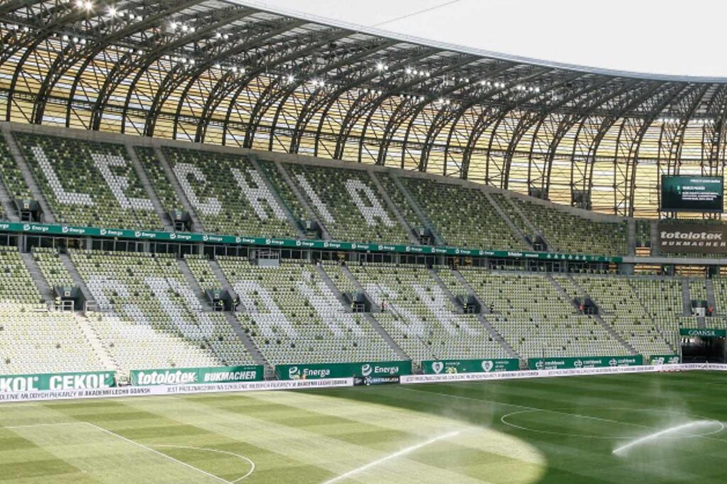 Lechia Gdańsk wciąż liczy na… Ekstraklasę. Absurdalna oferta dotycząca karnetów