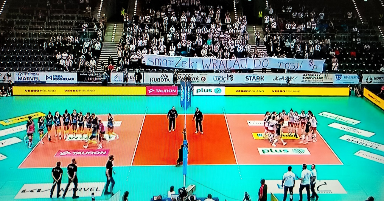 Kontrowersyjny transparent w stronę Malwiny Smarzek. „Wracaj do Rosji”