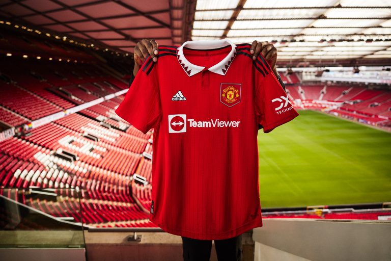 Manchester United poszedł w styl retro. Nowe koszulki Czerwonych Diabłów