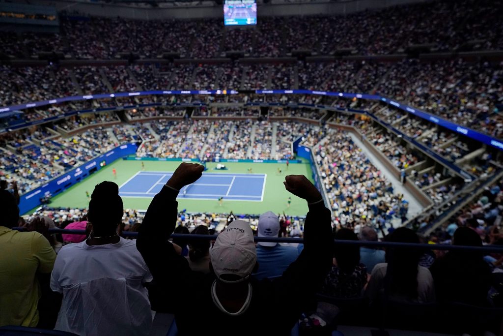 Sep 9, 2023; Flushing, NY, USA; Fans cheer in the stands during the match between Coco Gauff of the United States and Aryna Sabalenka (both not pictured) in the women's singles final on day thirteen of the 2023 U.S. Open tennis tournament at USTA Billie Jean King Tennis Center. Mandatory Credit: Danielle Parhizkaran-USA TODAY Sports/Sipa USA
2023.09.09 Nowy Jork
tenis ziemny
US Open 2023
Foto Danielle Parhizkaran-USA TODAY Sports/SIPA USA/PressFocus

!!! POLAND ONLY !!!