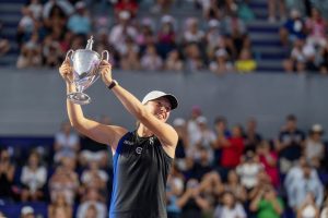 Nov 6, 2023; Cancun, Mexico; Iga Swiatek (POL) poses with the trophy after winning her final match against Jessica Pegula (USA) on day nine of the GNP Saguaros WTA Finals Cancun. Mandatory Credit: Susan Mullane-USA TODAY Sports/Sipa USA
2023.11.06 Cancun
Tenis
Tennis: WTA Finals
Foto Susan Mullane-USA TODAY Sports/SIPA USA/PressFocus

!!! POLAND ONLY !!!