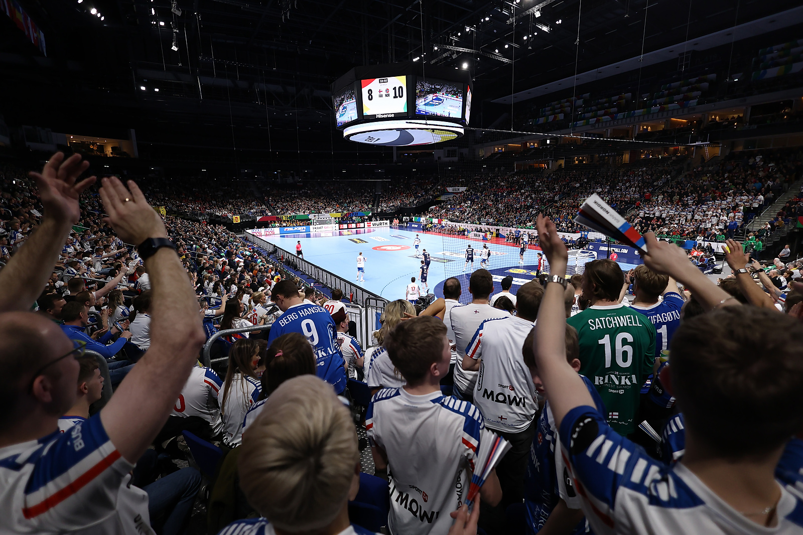2024.01.13 Berlin
Pilka reczna Mistrzostwa Europy EHF Euro 2024 Wyspy Owcze - Norwegia N/z Kibice fani fans supporters doping Hala Mercedes Benz Arena Foto Piotr Matusewicz / PressFocus
2024.01.13 Berlin
Men handball EHF Euro 2024
Faroe Islands - Norway
Kibice fani fans supporters doping Hala Mercedes Benz Arena
Credit: Piotr Matusewicz / PressFocus