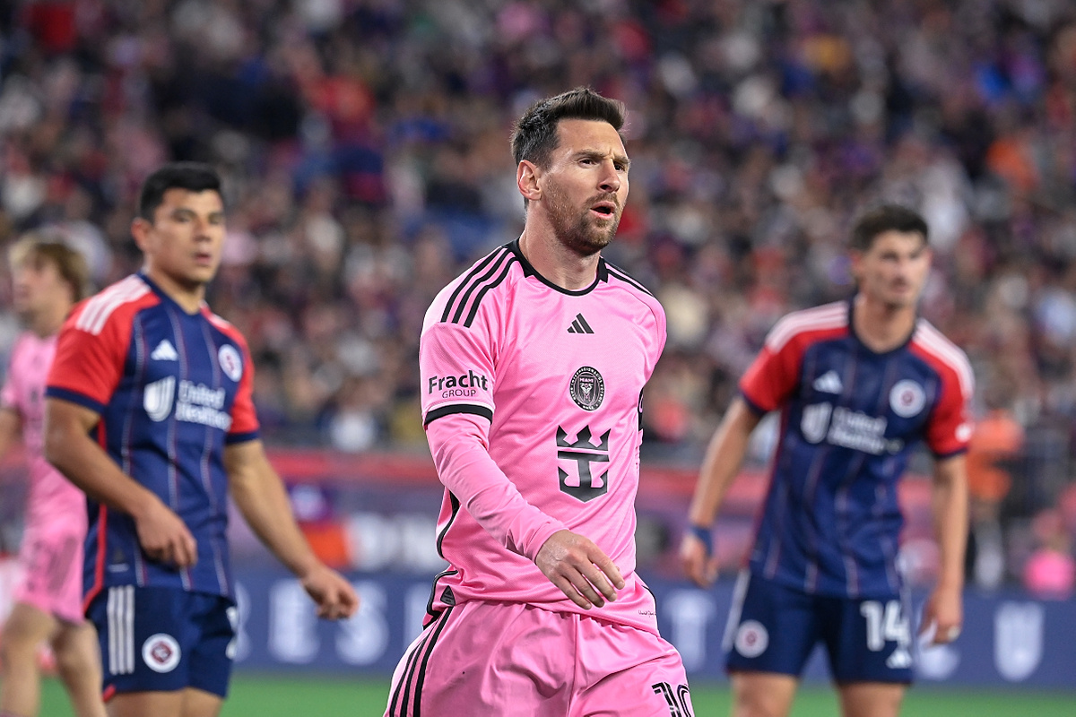 Apr 27, 2024; Foxborough, Massachusetts, USA; Inter Miami CF midfielder Lionel Messi (10) in the second half against the New England Revolution at Gillette Stadium. Mandatory Credit: Eric Canha-USA TODAY Sports/Sipa USA
2024.04.27 Foxborough
pilka nozna amerykanska liga MLS
MLS: Inter Miami CF at New England Revolution
Foto Eric Canha-USA TODAY Sports/SIPA USA/PressFocus
!!! POLAND ONLY !!!
