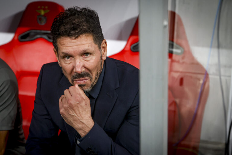 Diego Simeone head of Atletico Madrid  during the UEFA Champions League football match between SL Benfica and LOSC Lille at the Estadio da Luz in Lisbon on October 2, 2024. UEFA Champions League - SL Benfica vs Atletico Madrid (Valter Gouveia/SPP) (Photo by Valter Gouveia/SPP/Sipa USA)
2024.10.02 
pilka nozna liga mistrzow
SL Benfica - Atletico Madryt
Foto Valter Gouveia/SPP/SIPA USA/PressFocus

!!! POLAND ONLY !!!