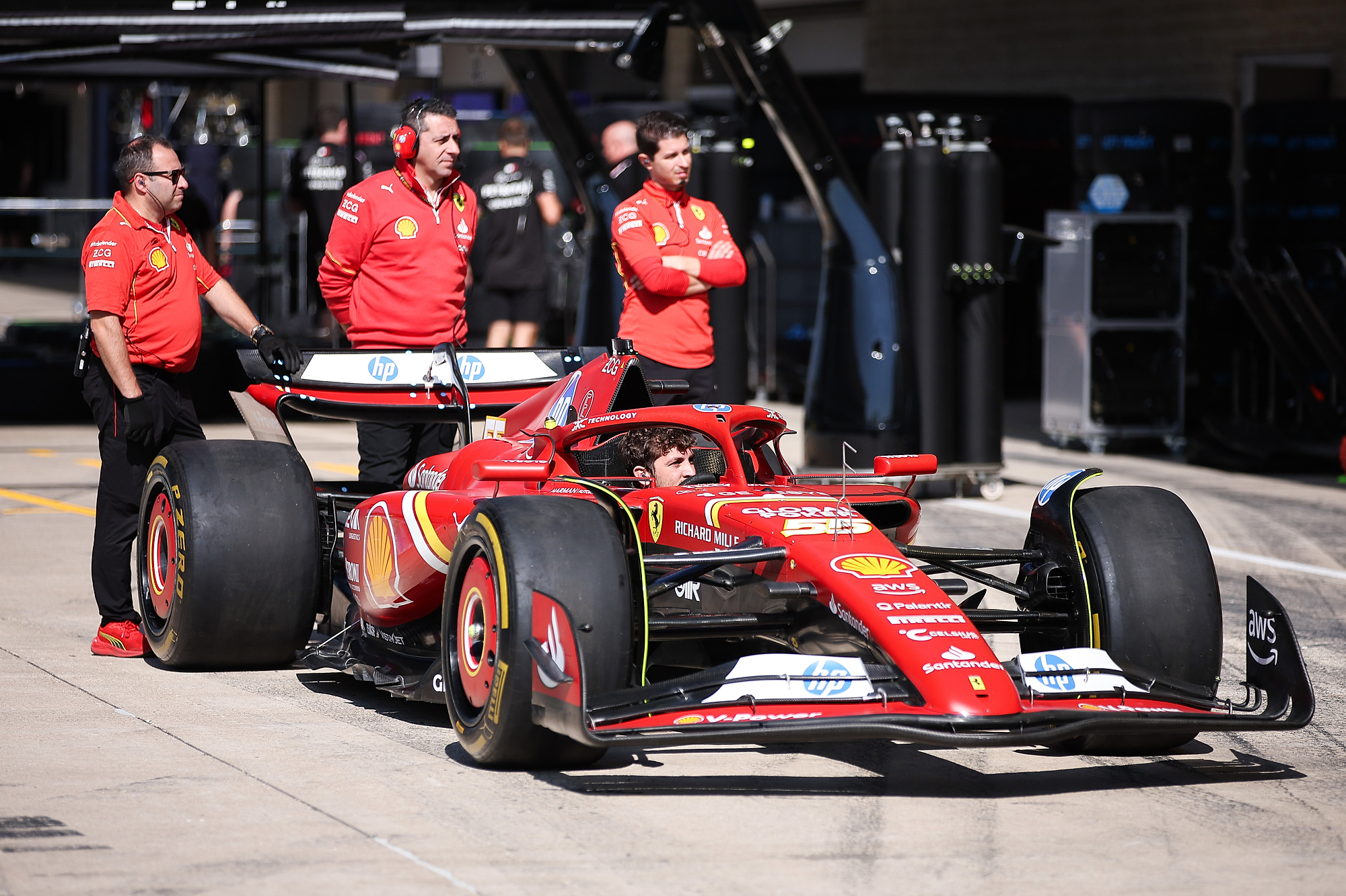 Scuderia Ferrari mechanic, mecanicien, mechanics during the Formula 1 Pirelli United States Grand Prix 2024, 19th round of the 2024 Formula One World Championship from October 18 to 20, 2024 on the Circuit of the Americas, in Austin, United States of America (Photo by /Sipa USA)
2024.10.17 Austin
Sporty motorowe , motoryzacyjne , Formula 1
Grand Prix Stanow Zjednoczonych 2024
Foto Eric Alonso/DPPI/IPA Sport 2/ipa-agency.net/SIPA USA/PressFocus
!!! POLAND ONLY !!!