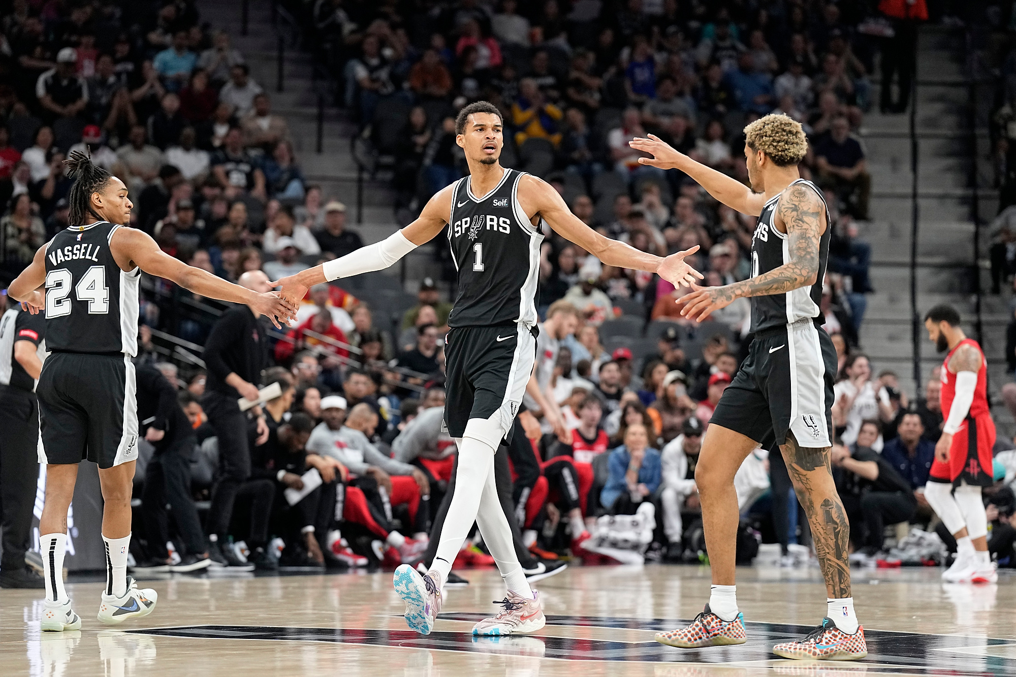 Mar 12, 2024; San Antonio, Texas, USA; San Antonio Spurs forward Victor Wembanyama (1) reacts with guard Devin Vassell (24) and forward Jeremy Sochan (10) before a time out during the first half against the Houston Rockets at Frost Bank Center. Mandatory Credit: Scott Wachter-USA TODAY Sports/Sipa USA
2024.03.12 San Antonio
koszykowka mezczyzn amerykanska liga koszykowki NBA
NBA: Houston Rockets at San Antonio Spurs
Foto Scott Wachter-USA TODAY Sports/SIPA USA/PressFocus
!!! POLAND ONLY !!!