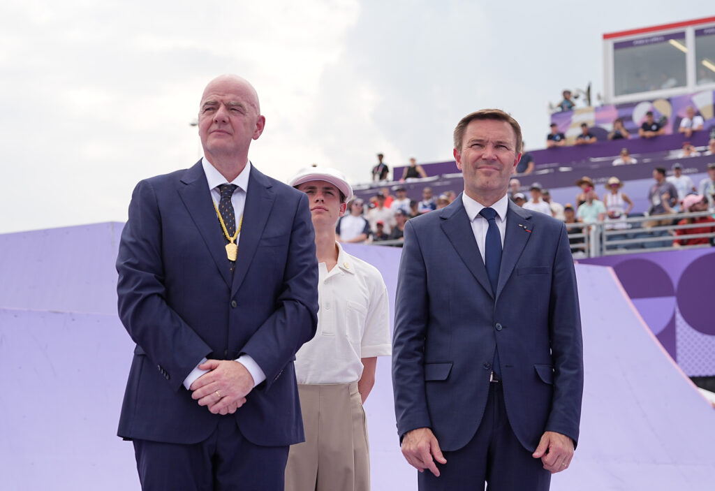 (240731) -- PARIS, July 31, 2024 (Xinhua) -- FIFA President Gianni Infantino (L) and Union Cyclist Internationale (UCI) President David Lappartient attend the victory ceremony for the men's park of Cycling BMX Freestyle at Paris 2024 Olympic Games in Paris, France, on July 31, 2024. (Xinhua/Li Yibo)

2024.07.31 Paryz
Sport
Igrzyska Olimpijskie Paryz 2024
Foto Li Yibo/Xinhua/PressFocus

!!! POLAND ONLY !!!
