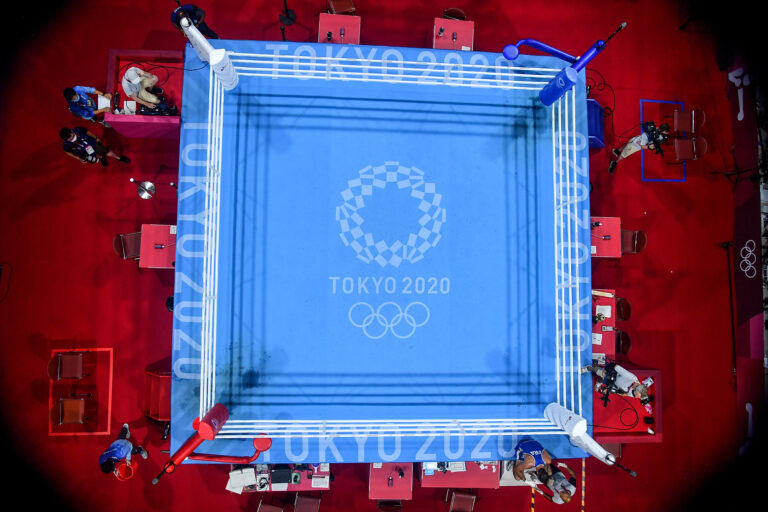 (210801) -- TOKYO, Aug. 1, 2021 (Xinhua) -- Mourad Aliev of France sits outside the ring in protest after the referee stopped his fight in the Men&#039;s Super Heavy (+91kg) quarterfinal match of Boxing at the Tokyo 2020 Olympic Games in Tokyo, Japan, Aug.1, 2021. (Xinhua/Ou Dongqu)
2021.08.01 Tokio
Igrzyska Olimpijskie 
Boks
Foto Ou Dongqu/Xinhua/PressFocus

!!! POLAND ONLY !!!
