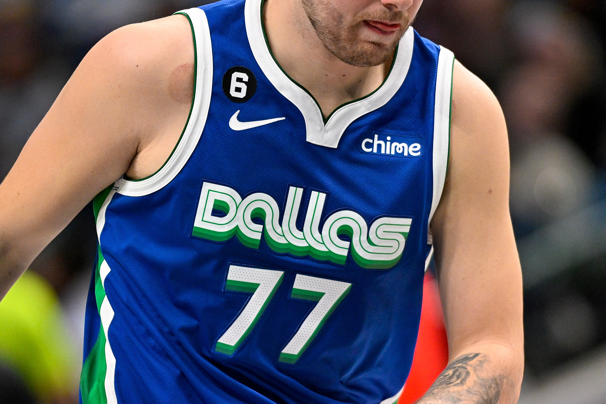 Nov 12, 2022; Dallas, Texas, USA; A view of the logo of the new Dallas Mavericks city edition jersey during the second quarter of the game between the Dallas Mavericks and the Portland Trail Blazers - the American Airlines Center. Mandatory Credit: Jerome Miron-USA TODAY Sports/Sipa USA
2022.11.12 Dallas
Koszykowka Liga NBA
NBA: Portland Trail Blazers - Dallas Mavericks
Foto Jerome Miron-USA TODAY Sports/SIPA USA/PressFocus

!!! POLAND ONLY !!!