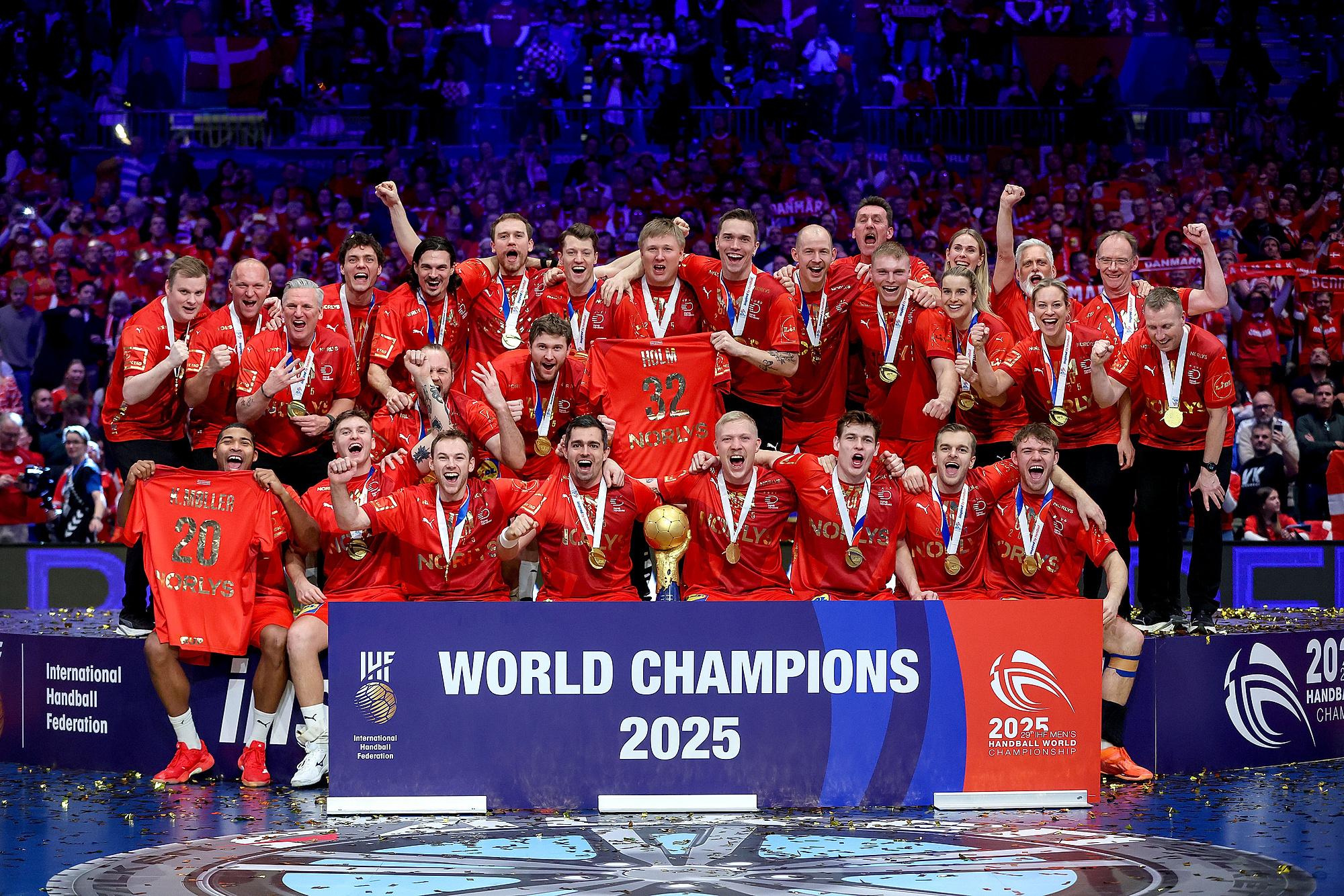 OSLO, NORWAY - FEBRUARY 02: Team Denmark celebrates winning a gold medal after the presentation ceremony during the 29th IHF Men's World Championship final between Croatia and Denmark at Unity Arena on February 02, 2025 in Oslo, Norway. Photo: Sanjin Strukic/PIXSELL/Sipa USA
2025.02.02 Oslo
pilka reczna mezczyzn , mistrzostwa swiata w pilce recznej 2025
Chorwacja - Dania
Foto Sanjin Strukic/PIXSELL/SIPA USA/PressFocus
!!! POLAND ONLY !!!