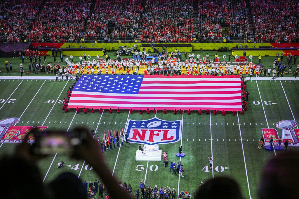 A large American Flag is brought on the field to start Super Bowl LIX between the Kansas City Chiefs and the Philadelphia Eagles at Caesars Superdome in New Orleans, Louisiana on February 9, 2025. (Photo by Anthony Behar/Sipa USA)
2025.02.09 New Orleans
futbol amerykanski
Super Bowl LIX: Kansas City Chiefs - Philadelphia Eagles
Foto Anthony Behar/SIPA USA/PressFocus

!!! POLAND ONLY !!!
