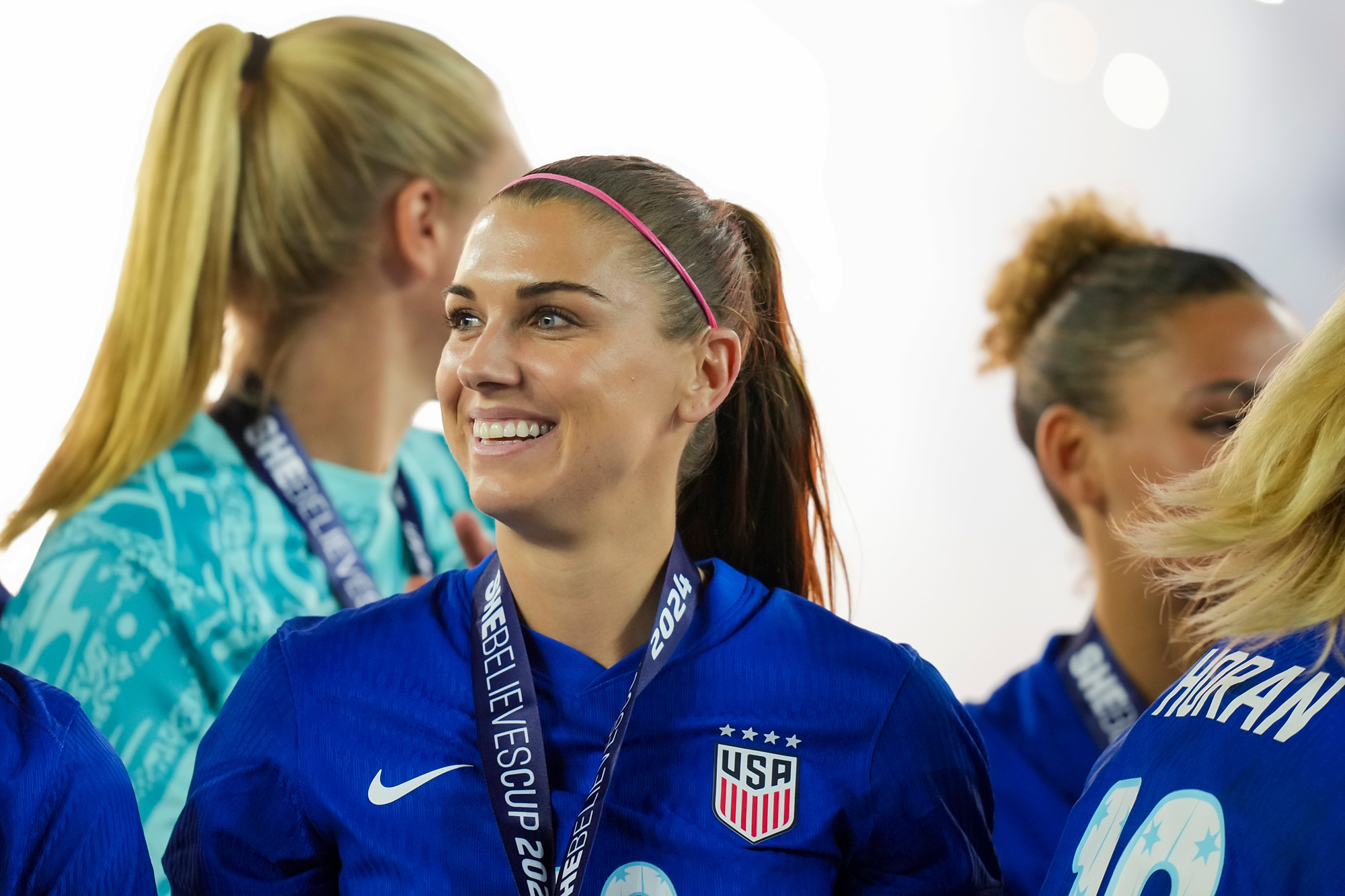 Apr 9, 2024; Columbus, Ohio, USA; United States forward Alex Morgan celebrates with the teammates after defeating Canada in penalty kicks at Lower.com Field. Mandatory Credit: Aaron Doster-USA TODAY Sports/Sipa USA
2024.04.09 Columbus
pilka nozna kobiet , turniej SheBelieves Cup
Stany Zjednoczone - Kanada
Foto Aaron Doster-USA TODAY Sports/SIPA USA/PressFocus
!!! POLAND ONLY !!!