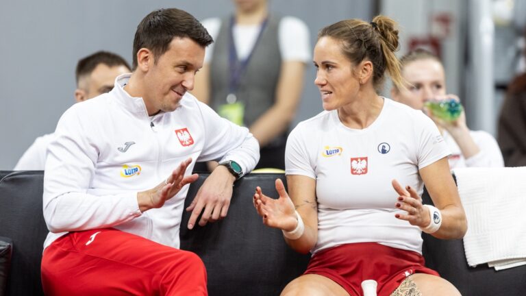 Katarzyna Kawa z Dawidem Celtem podczas meczu tenisowej reprezentacji Polski