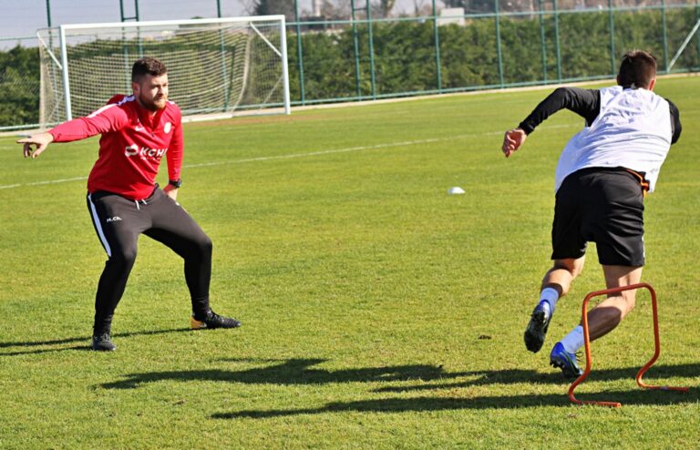 Oskarżany o mobbing i obrażanie młodych piłkarzy trener uniewinniony przed sąd! „Padłem ofiarą zmowy byłych trenerów”