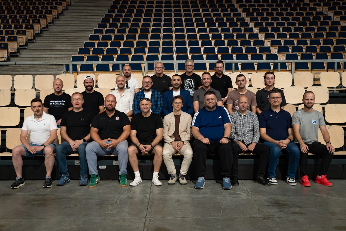 Profesjonalny głos meczu. Superliga stawia na jakość i certyfikuje spikerów