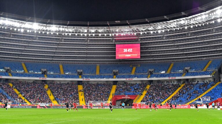 Śląsk, Warszawa i nic innego. Reprezentacja powinna &quot;ruszyć w Polskę&quot;?