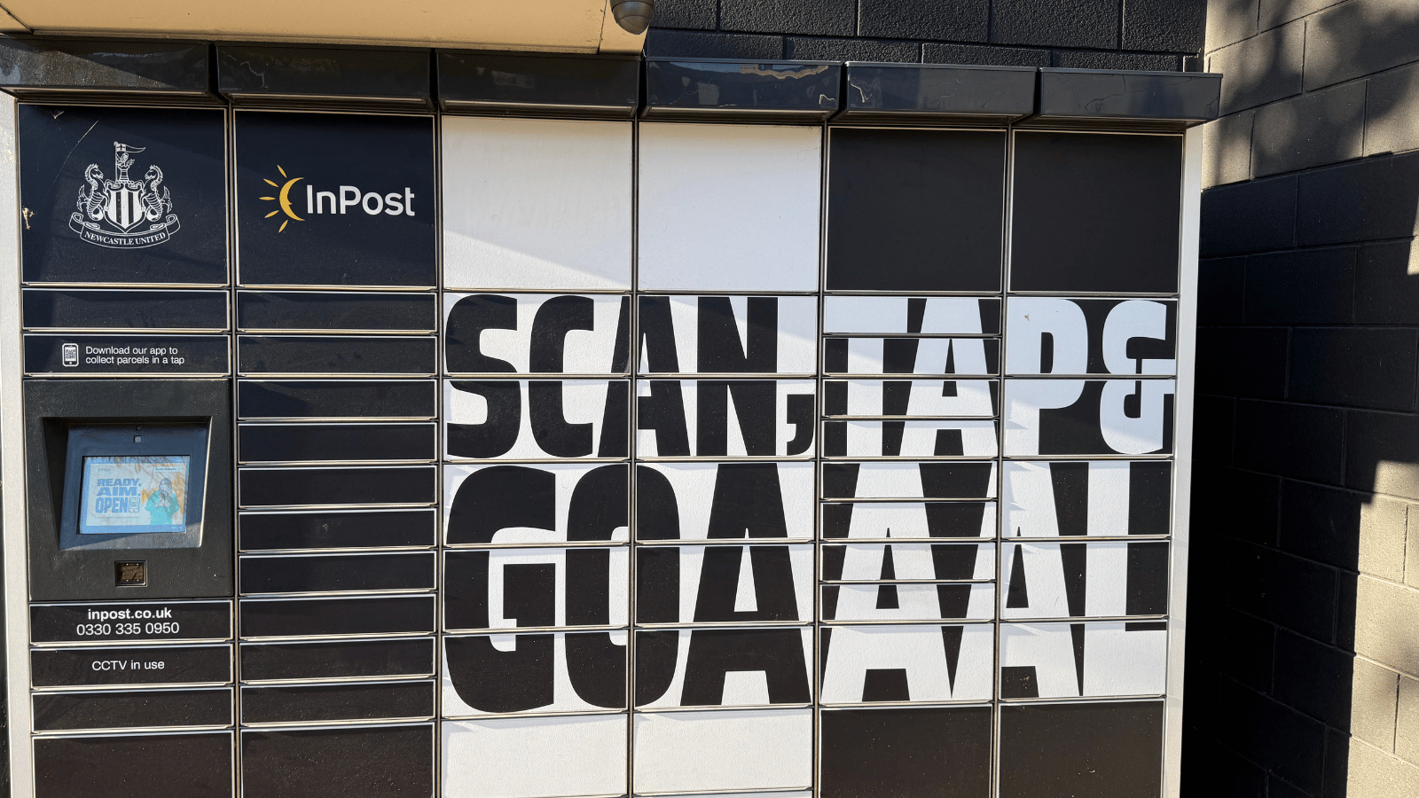 Paczkomat InPostu pod stadionem Newcastle United