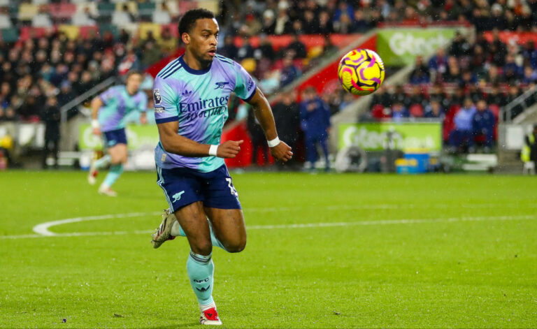 Jurrien Timber of Arsenal breaks with the ball during the Premier League match Brentford vs Arsenal at The Gtech Community Stadium, London, United Kingdom, 1st January 2025 (Photo by Izzy Poles/News Images) in London, United Kingdom on 1/1/2025. (Photo by Izzy Poles/News Images/Sipa USA) 2025.01.01 London pilka nozna liga angielska Brentford - Arsenal Foto Izzy Poles/News Images/SIPA USA/PressFocus !!! POLAND ONLY !!!

