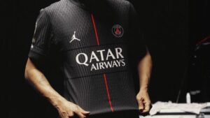 PSG×Jordan: dlaczego czwarta koszulka 2025-26 zmienia strategię klubu