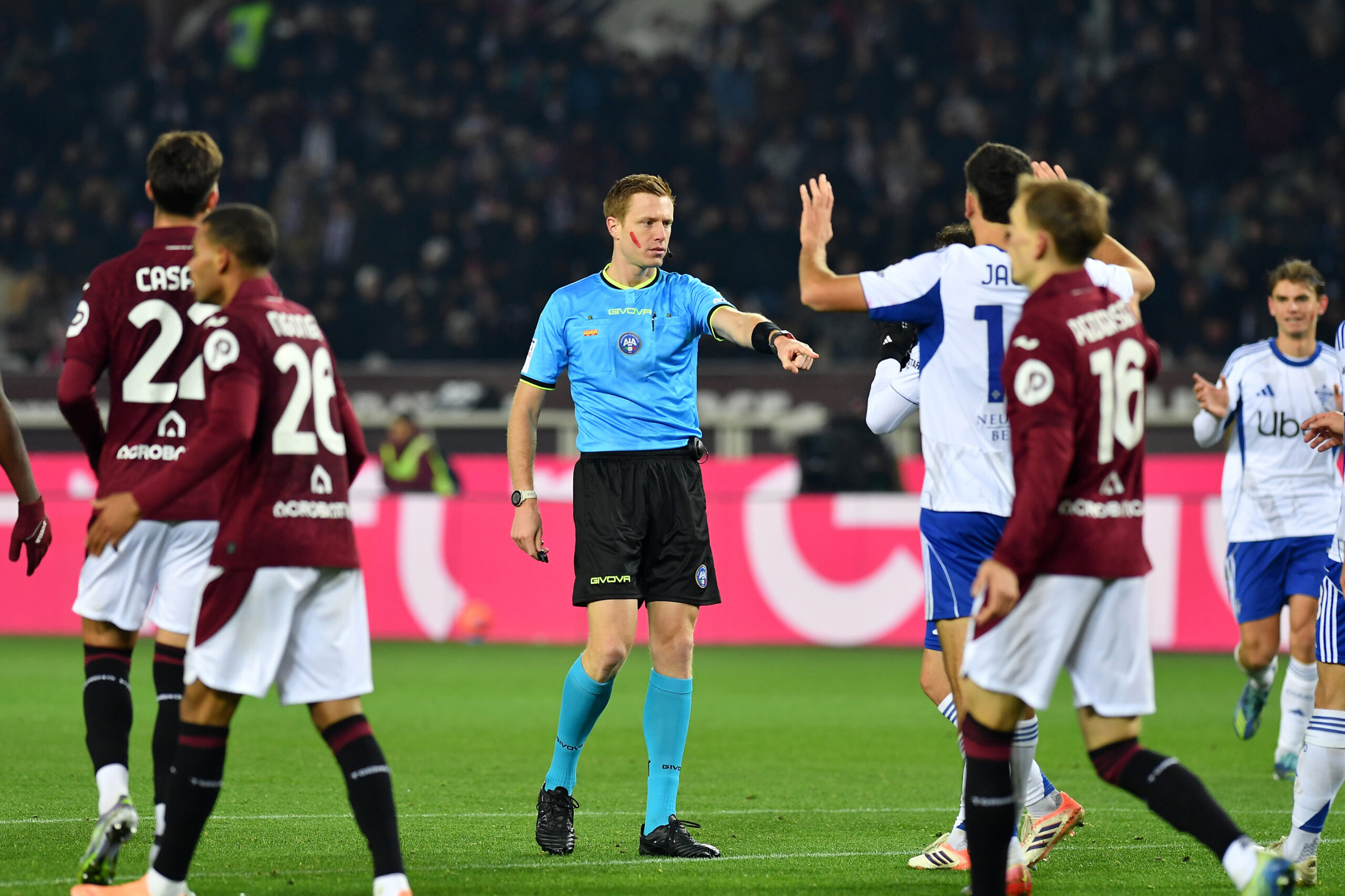 Kevin Bonacina Referee during Campionato Serie A 2025/26 match between Torino FC and of Como Calcio at Olimpico Grande Torino Stadium on November 24, 2025 in Turin, Italy - ph Giuliano Marchisciano (Photo by Giuliano Marchisciano/IPA Sport / ipa-agency.net/IPA/Sipa USA)
2025.11.24 Turyn
pilka nozna liga wloska
Torino FC - Como 1907
Foto IPA/SIPA USA/PressFocus

!!! POLAND ONLY !!!