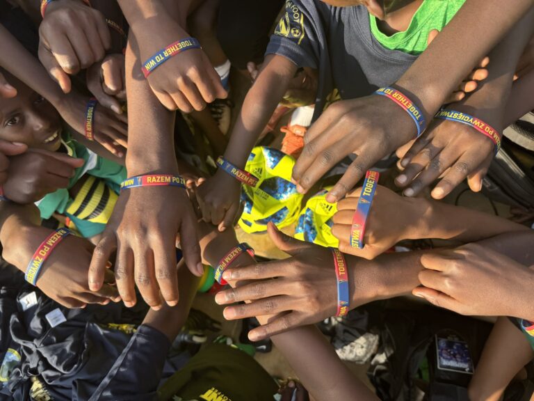 Polak w Rwandzie zainicjował zbiórkę na sprzęt i stroje piłkarskie dla lokalnej akademii