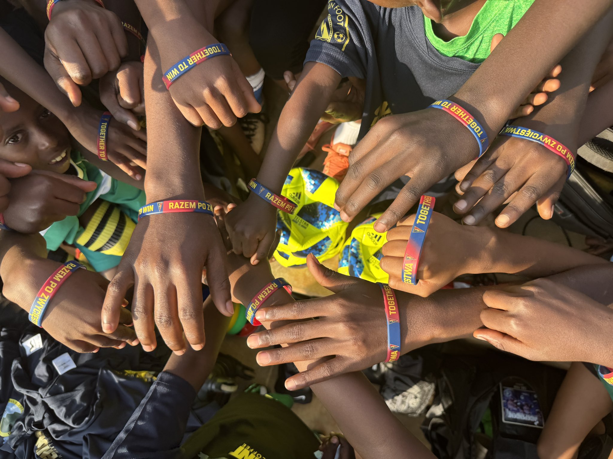 Polak w Rwandzie zainicjował zbiórkę na sprzęt i stroje piłkarskie dla lokalnej akademii