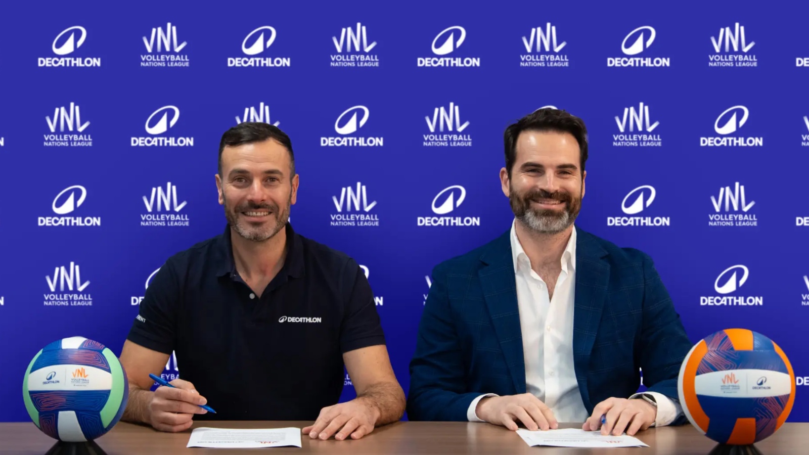 Decathlon nawiązuje globalne partnerstwo merchandisingowe z Volleyball Nations League