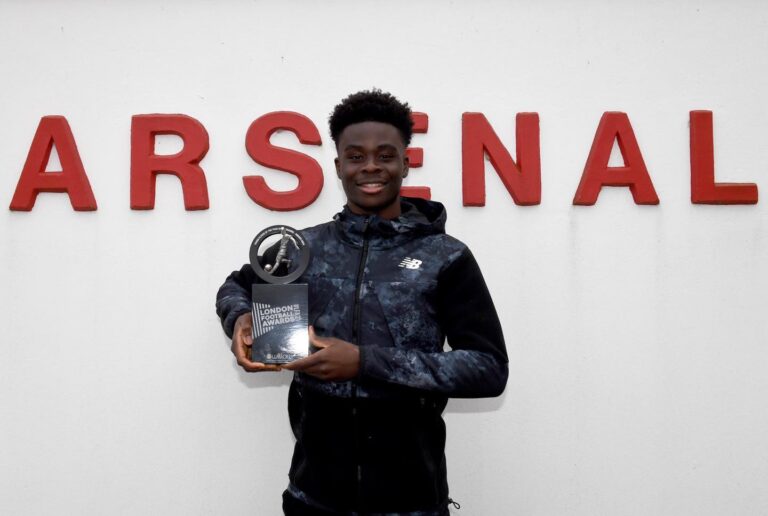 TCL, Arsenal i Bukayo Saka: globalna kampania „Inspirujmy do wielkości, razem”