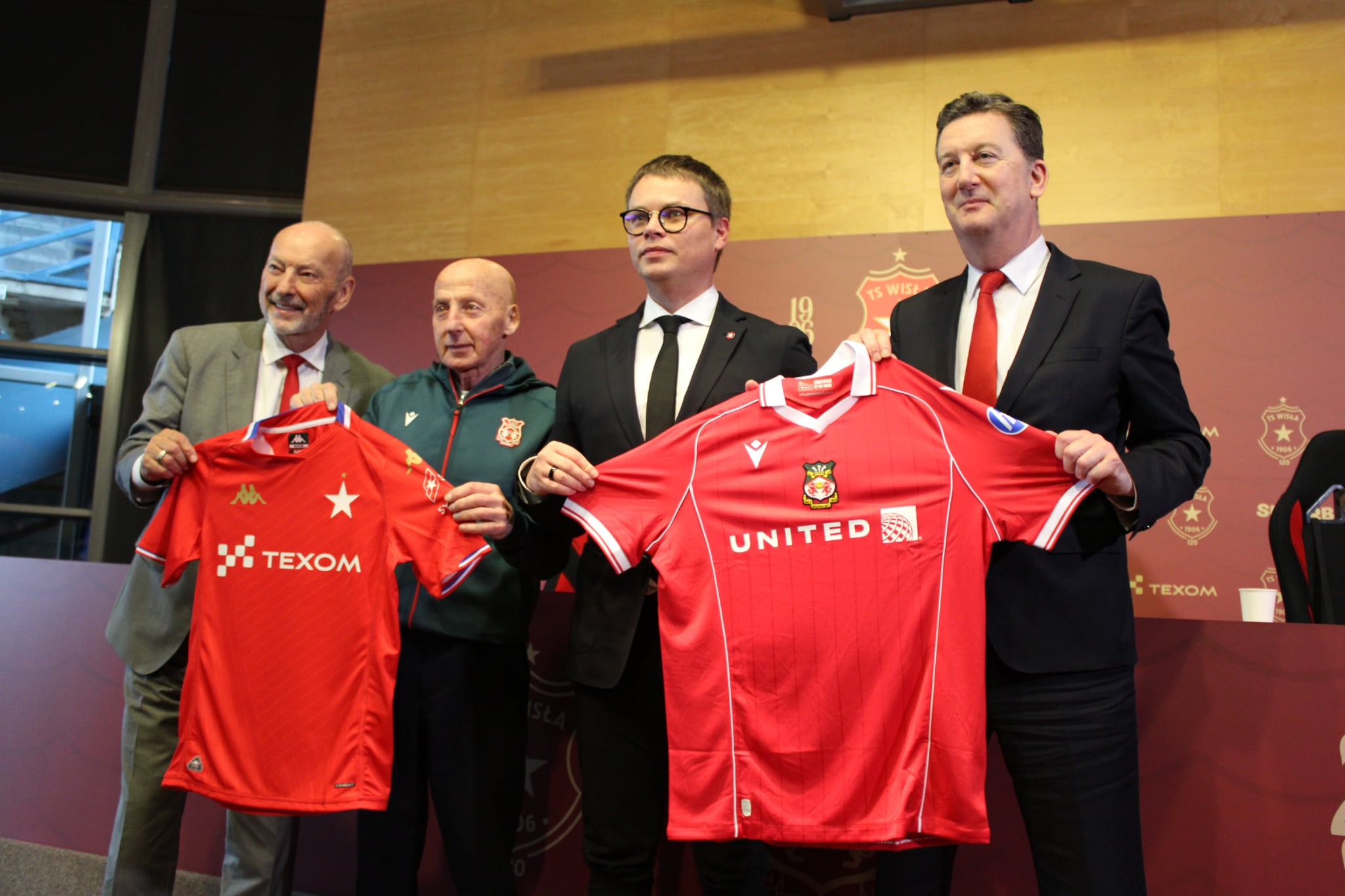 „Świat pozna Wisłę Kraków” – Peter Moore o jubileuszowym meczu z Wrexham AFC