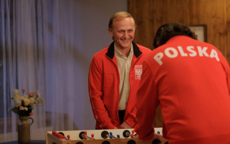 „Ezi” – poruszająca opowieść o legendach polskiej piłki w Teatrze Telewizji