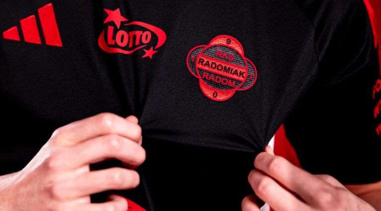 „Pamięć, historia, tożsamość”. Radomiak upamiętnia Czerwiec ’76 wyjątkowymi koszulkami