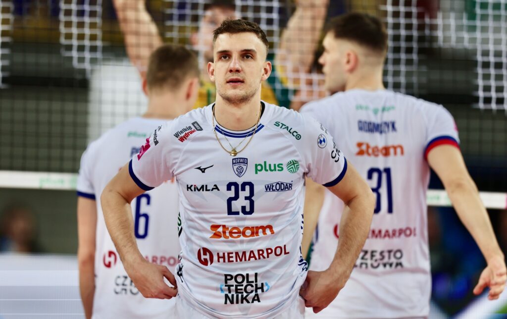 Norwid sprzedaje koszulki… pod koniec sezonu. Kibice drwią z działań klubu