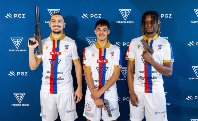 Broń Radom przyciągnęła uwagę… bronią. Nietypowe i ciekawe lokowanie produktów sponsora