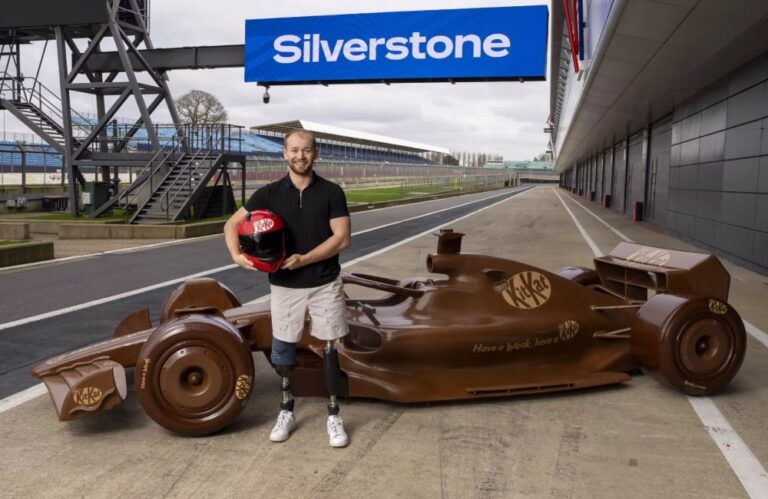 KitKat tworzy bolid Formuły 1 z czekolady