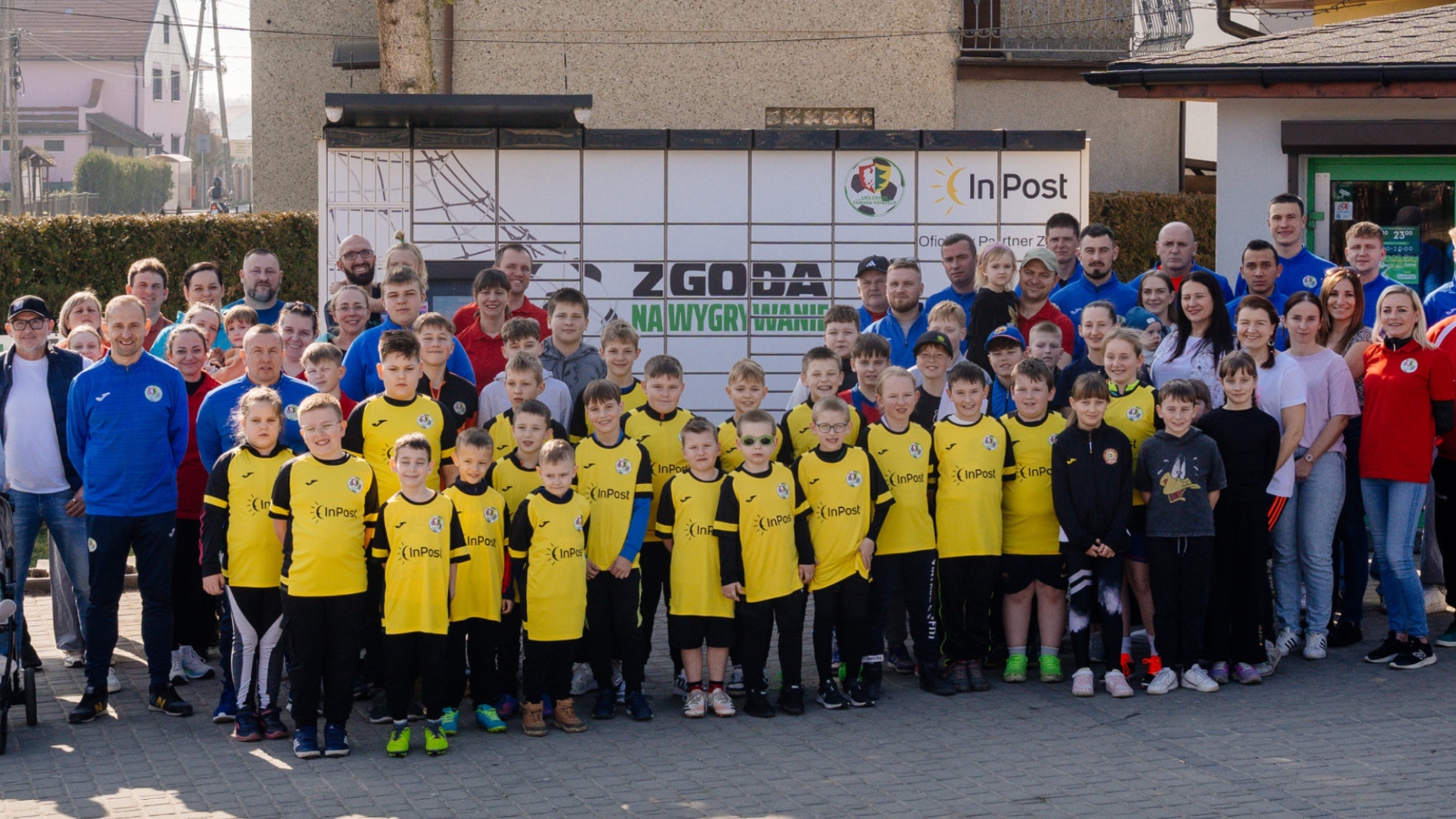 Paczkomat InPost dla pierwszego polskiego klubu sportowego. Na początek… "C klasa"!