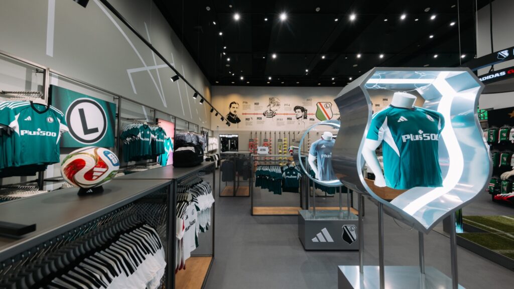 Legia otworzyła nowy sklep kibica. Technologiczne innowacje i atrakcje dla kibiców