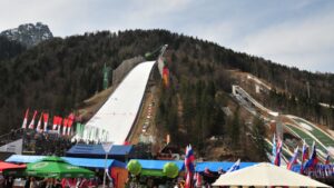 Ostatni akord Pucharu Świata w Planicy. Dlaczego mamucia skocznia fascynuje kibiców?