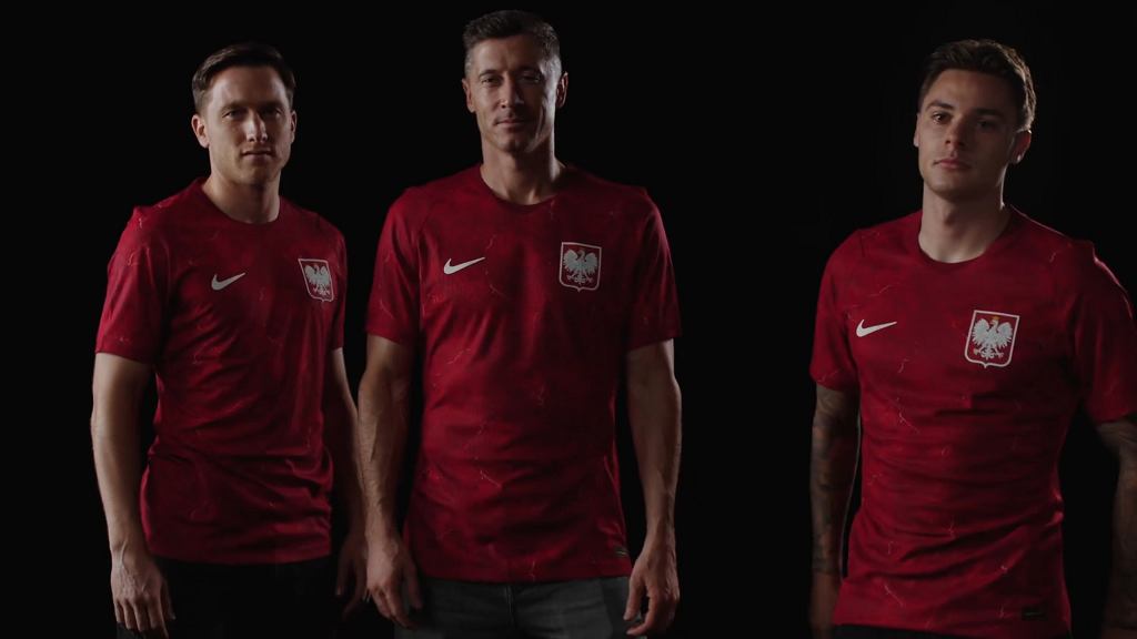 Nowe koszulki reprezentacji Polski wzbudziły ogromne emocje. Eksperci krytykują wygląd
