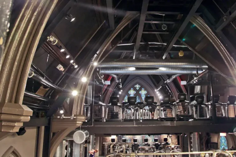 Siłownie w… kościołach i muzeach. Nowy trend w fitnessie