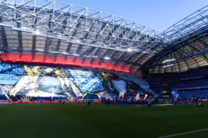 Oprawa kibiców Lecha Poznań z przekazem chrześcijańskim zyskała uznanie w Oksfordzie