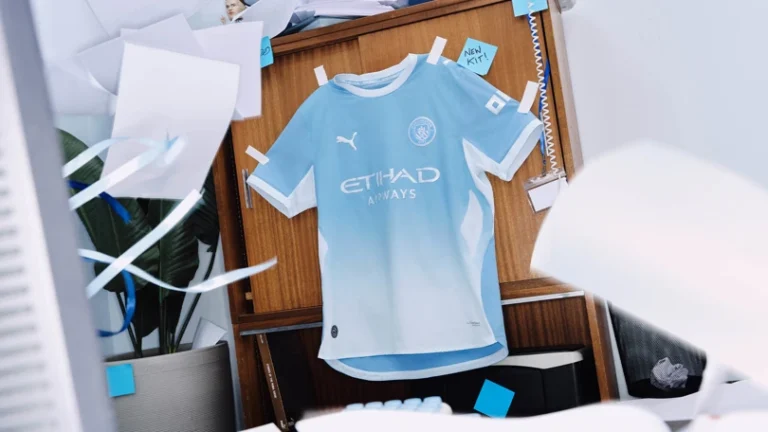 Nowe koszulki Manchesteru City na sezon 2026/27 zaprezentowane. Dominuje jeden kolor
