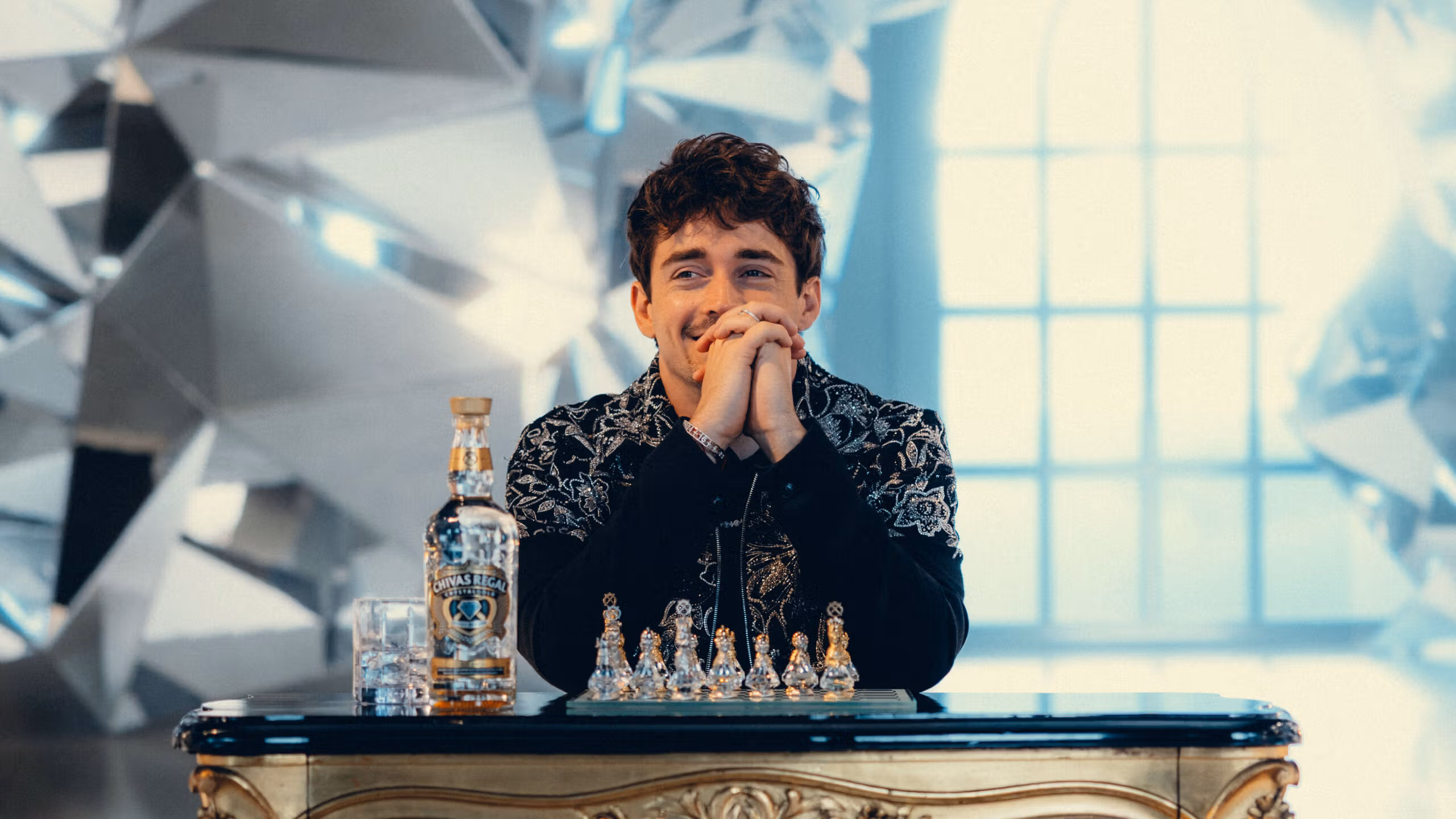 Chivas Regal i Charles Leclerc, czyli sport i luksus w jednym produkcie