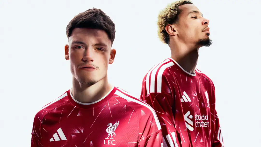 Koszulki Liverpoolu z historycznym motywem. Powrót do współpracy ze słynną marką