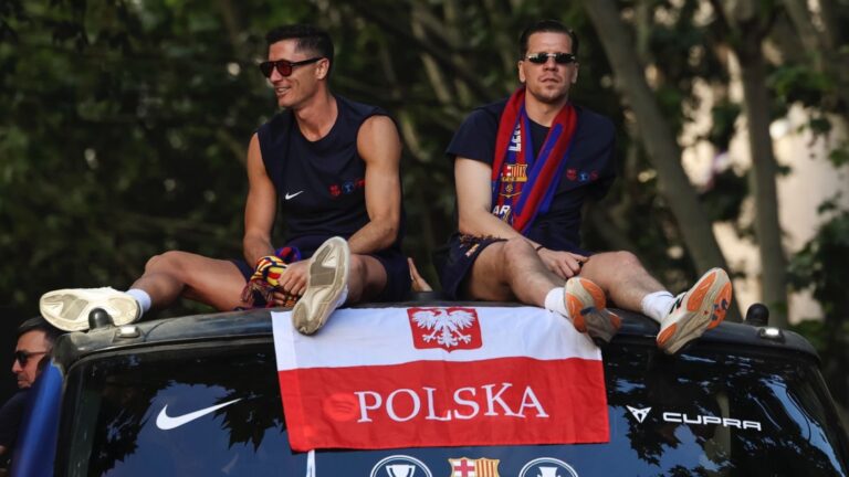 Lewandowski i Szczęsny skradli show na fecie mistrzowskiej. Kanał Sportowy zrobił furorę