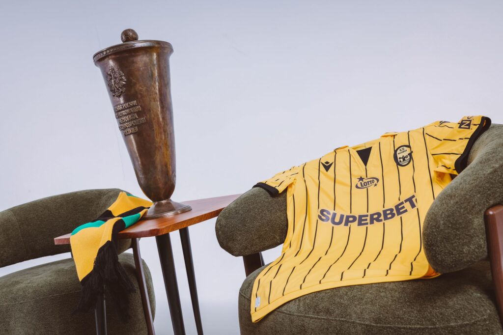 Wyjątkowe stroje na 40-lecie historycznego sukcesu GKS Katowice