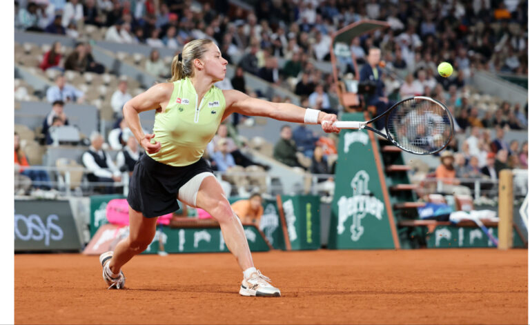 (260605) -- PARIS, June 5, 2026 (Xinhua) -- Maja Chwalinska hits a return during the women's singles semifinal match between Maja Chwalinska of Poland and Diana Shnaider of Russia at the French Open tennis tournament at Roland Garros, Paris, France, June 4, 2026. (Xinhua/Wu Huiwo) 2026.06.04 Paryz tenis ziemny , wielkoszlemowy turniej tenisowy Roland Garros 2026 Foto Wu Huiwo/Xinhua/PressFocus !!! POLAND ONLY !!!
