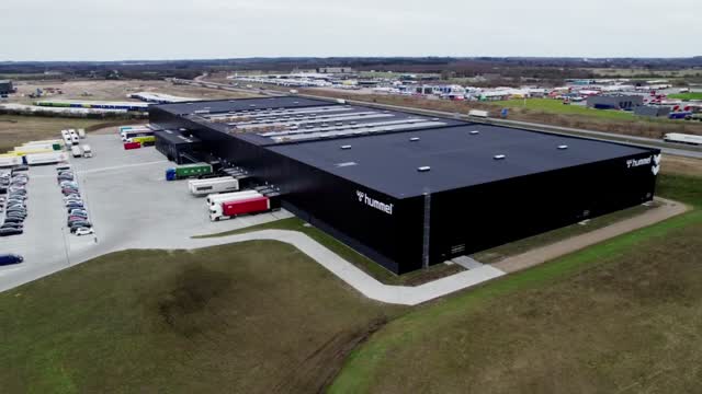 Hummel inwestuje 80 mln koron w rozbudowę centrum logistycznego