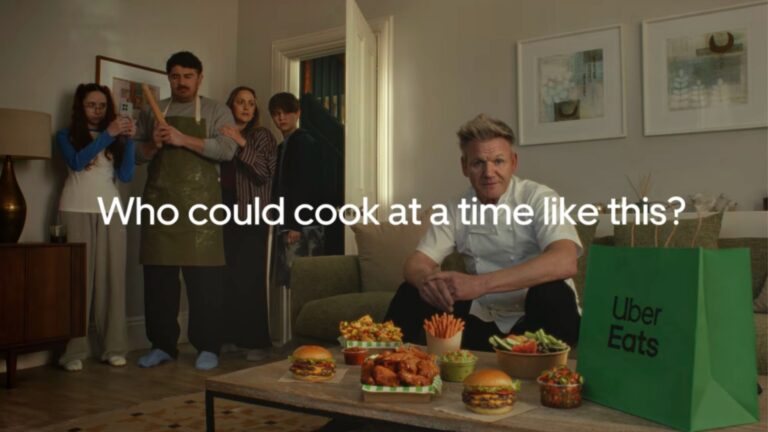 Gordon Ramsay zachęca kibiców: zamiast gotować, zamów jedzenie. Uber Eats rusza z globalną kampanią