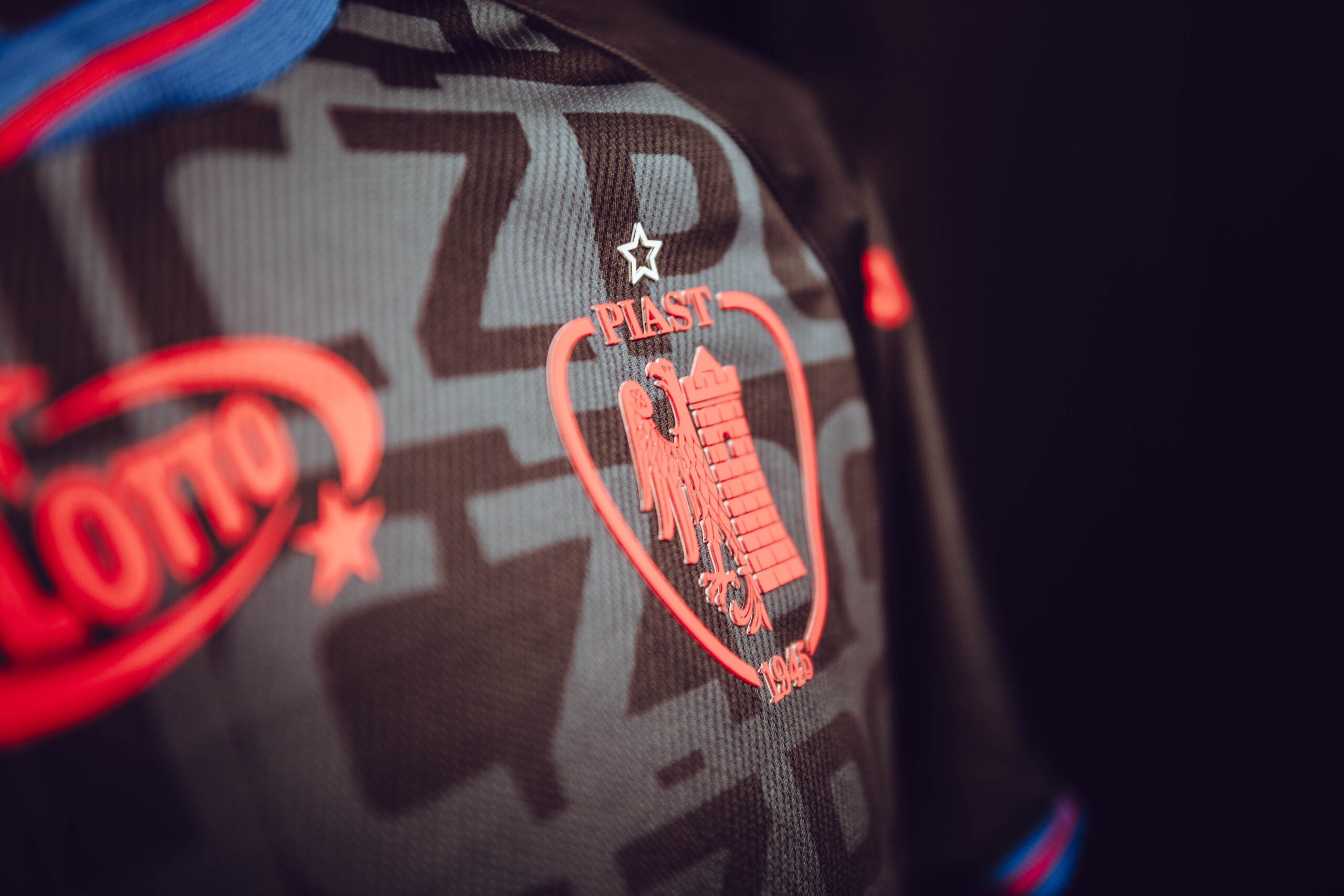 Piast Gliwice przedstawił zespół na sezon 2026/27. Nowe koszulki nawiązują do miasta i kibiców
